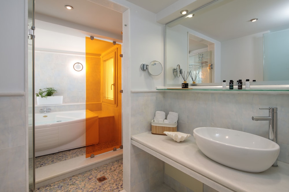 Honeymoon Suite, Sea View photo 3