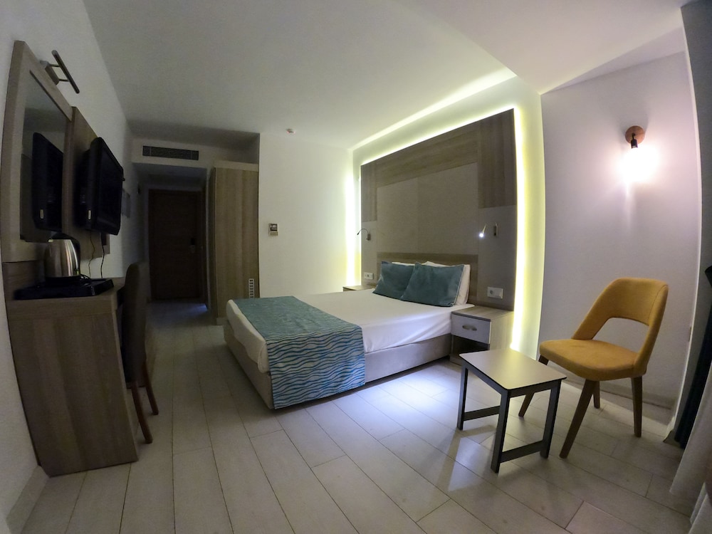 Standard Double Room, Garden View