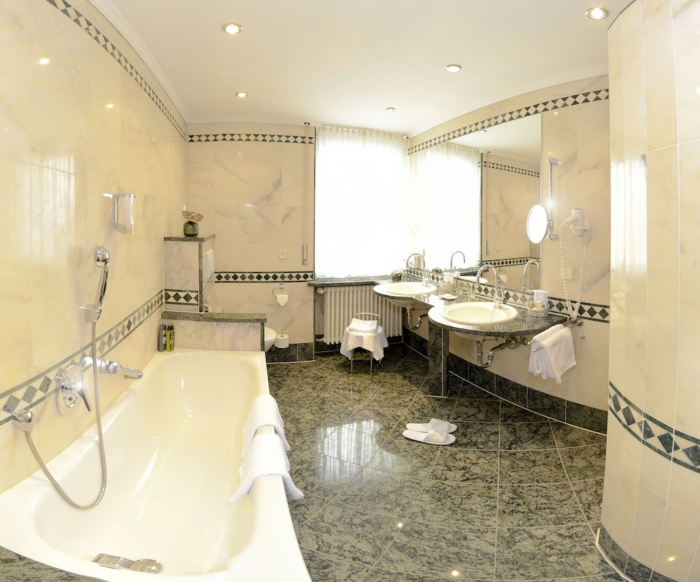 Junior Suite, 1 Bedroom - Photo 5