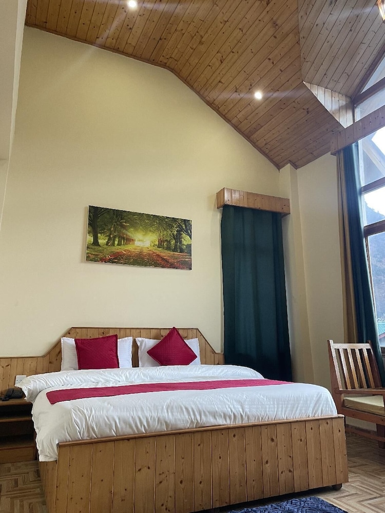 Deluxe Room, City View