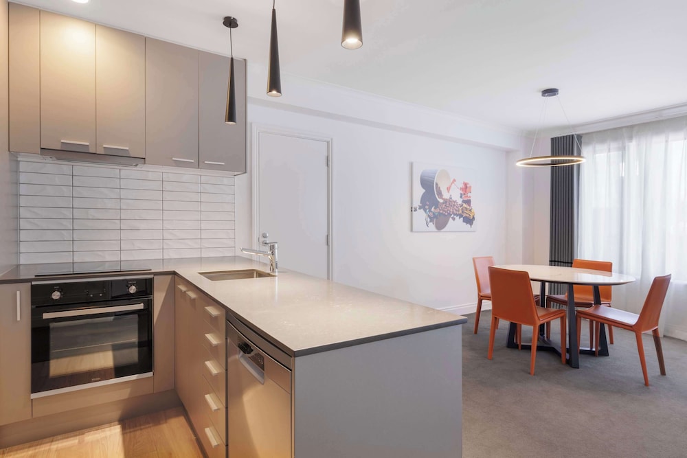 Premier One Bedroom Apartment - Photo 4