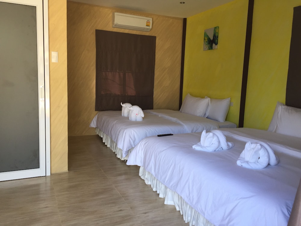 Bungalow with 2 Queen Beds