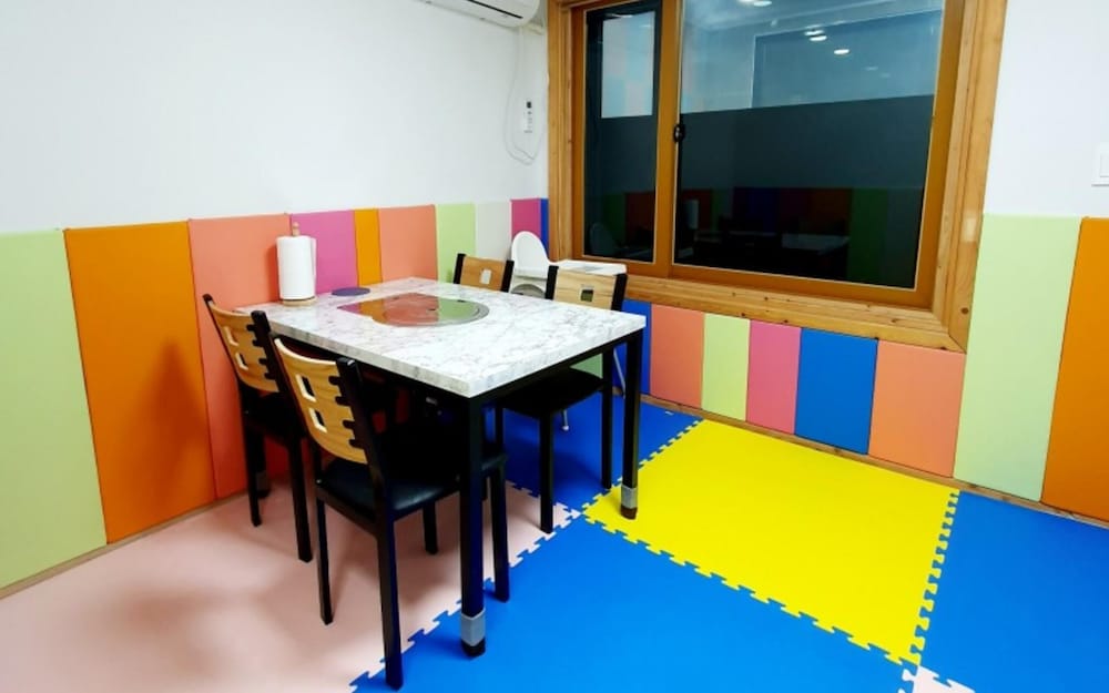 Room (b-203 duplex (kids pool))