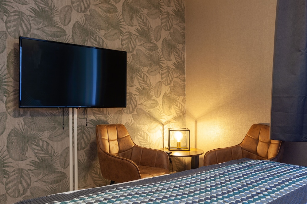 Business Room, 1 Queen Bed, Non Smoking - Photo 12