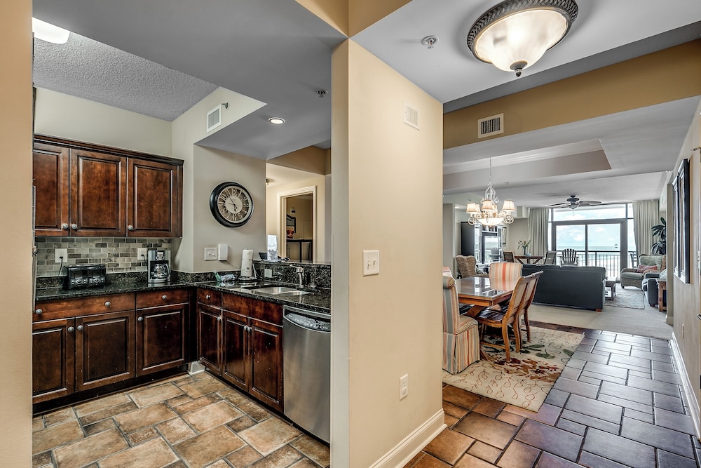 802 Savannah Oceanfront Four Bedroom Luxury Condo photo 3