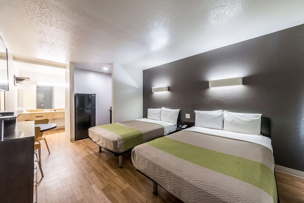Deluxe Suite, 2 Double Beds, Non Smoking, Kitchenette - Photo 3