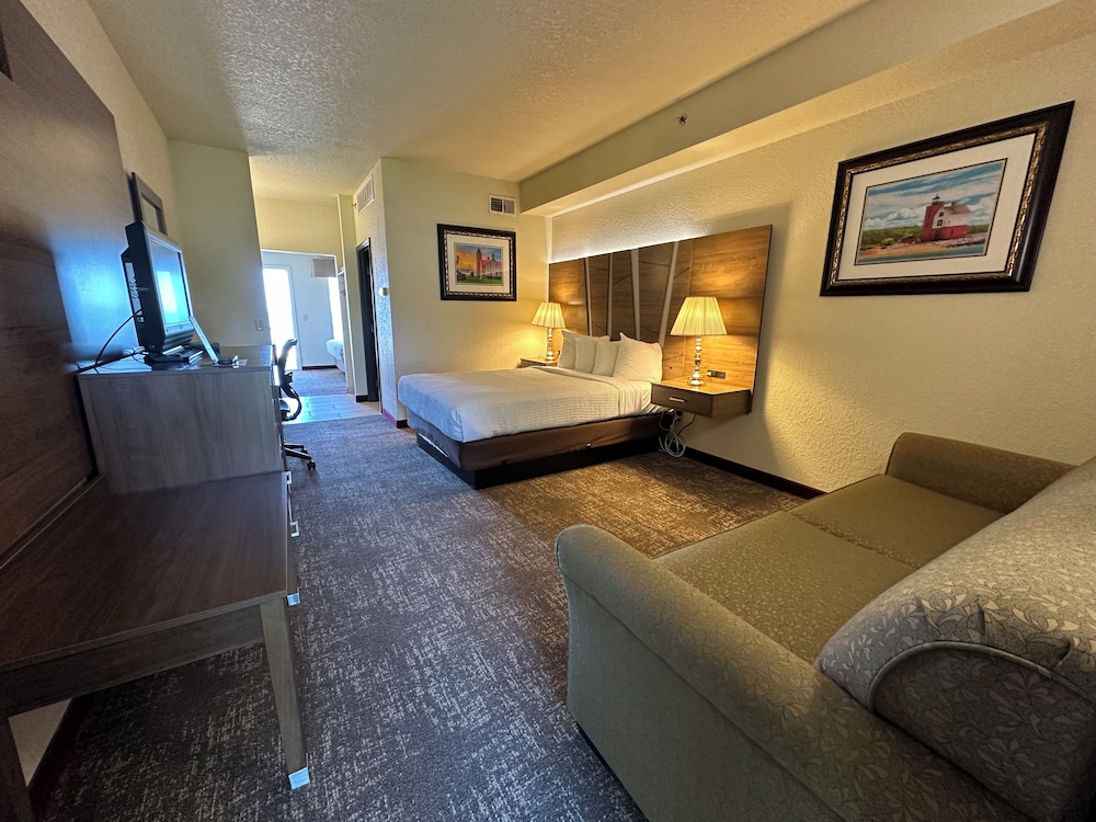 Economy Suite, Multiple Beds, Non Smoking, Lake View