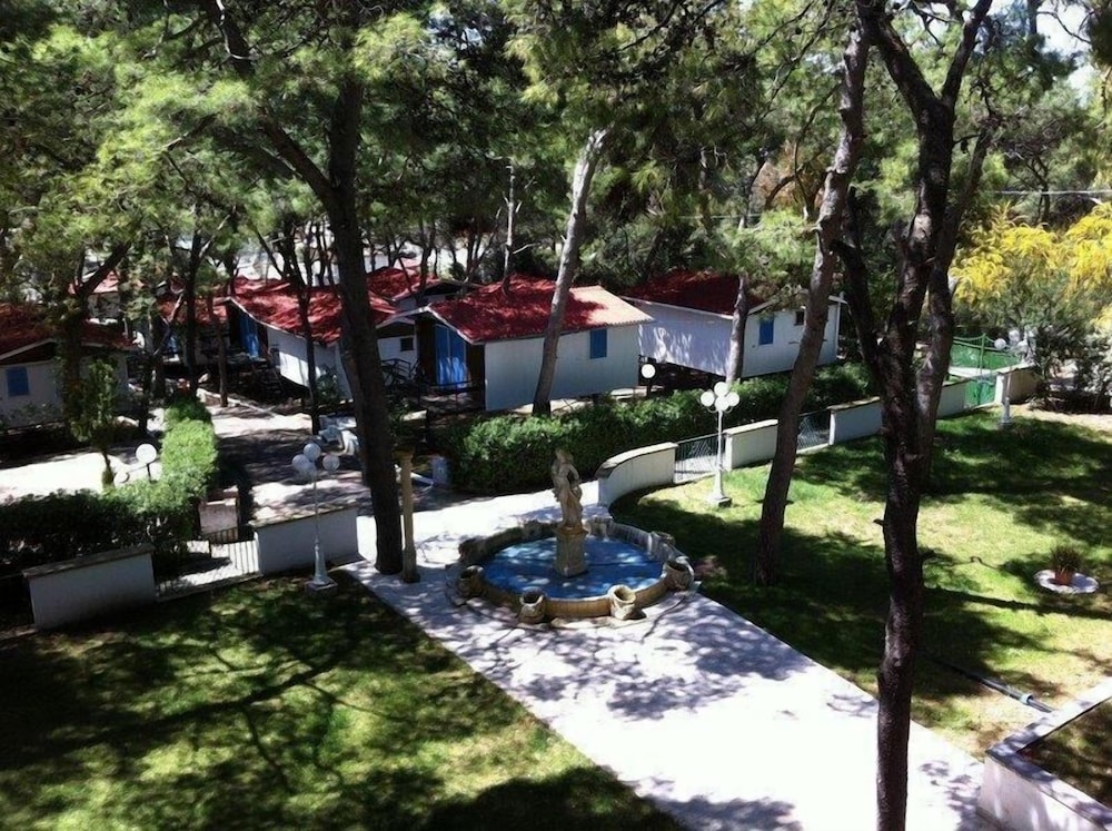 Economy Triple Room, Garden View, Annex Building photo 3