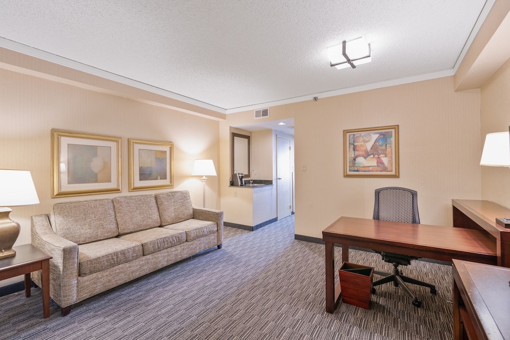 Two Double Bed Suite - Photo 10