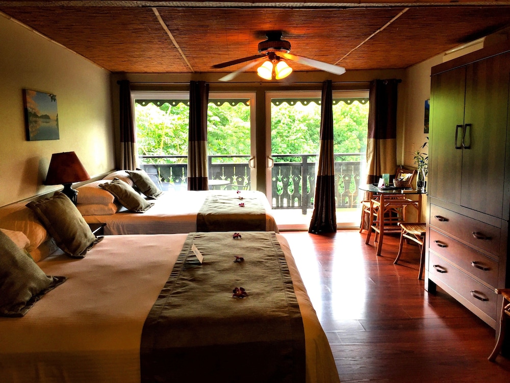 Studio Suite, 2 King Beds, Mountain View