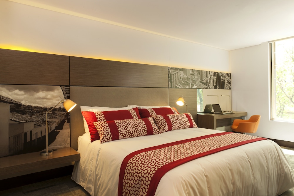 Superior Room, 1 King Bed photo 1