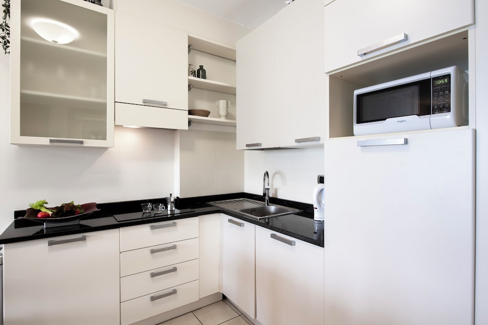 Family Apartment, 2 Bedrooms, Lakeside (Porto Letizia S13)