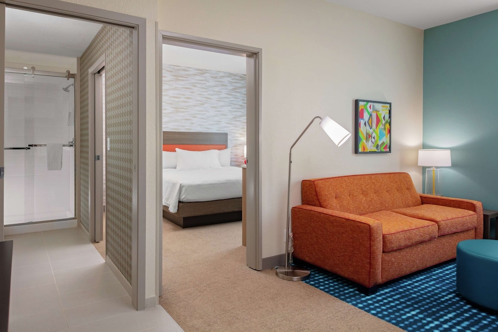 Suite, 1 King Bed - Photo 1