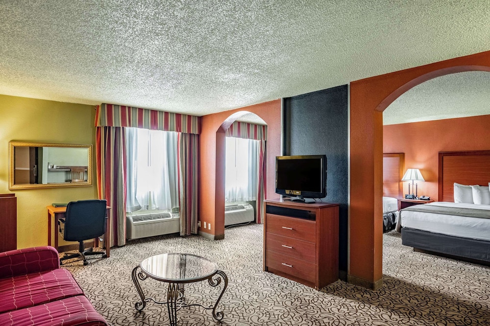 Suite, Multiple Beds, Accessible, Non Smoking - Photo 2