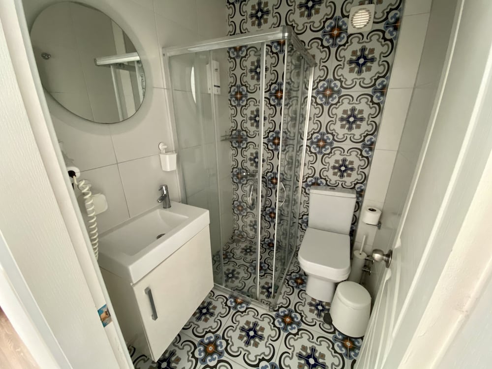 Standard Twin Room - Photo 2