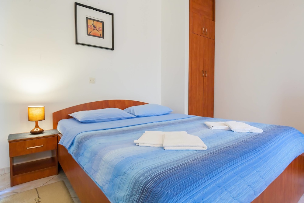 Comfort Studio, 1 Queen Bed, Terrace photo 2