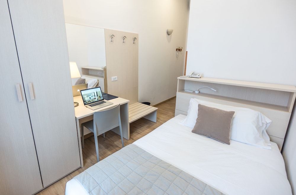Superior Single Room, 1 Large Twin Bed, Ensuite photo 1