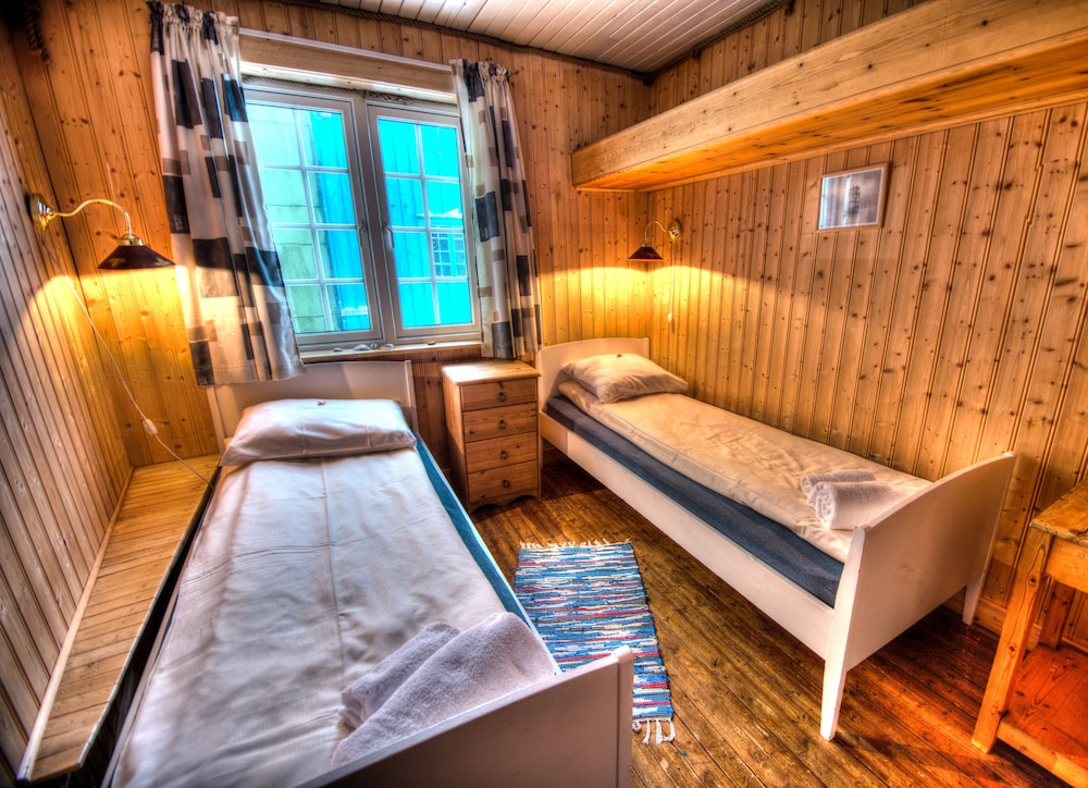 Basic Room, Non Smoking - Photo 3