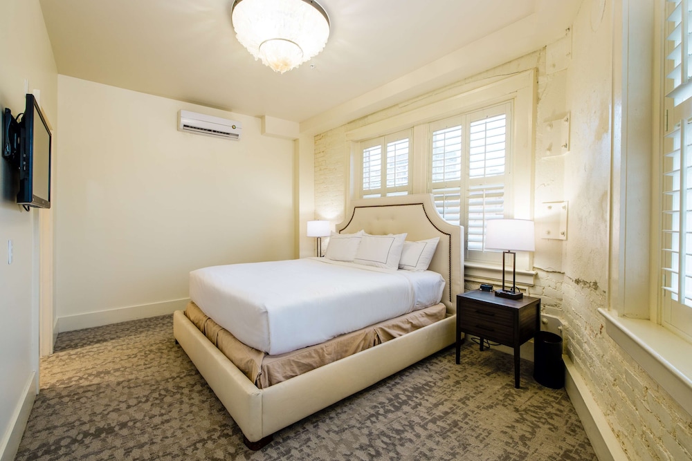 Suite, 2 Bedrooms (Owner) - Photo 4