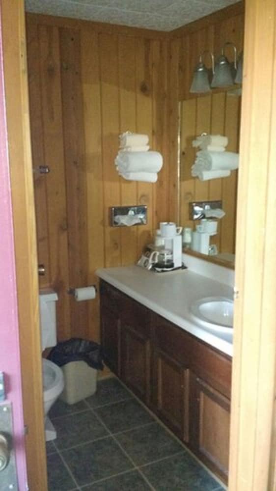 Basic Double Room Single Use, 2 Double Beds, Non Smoking photo 2