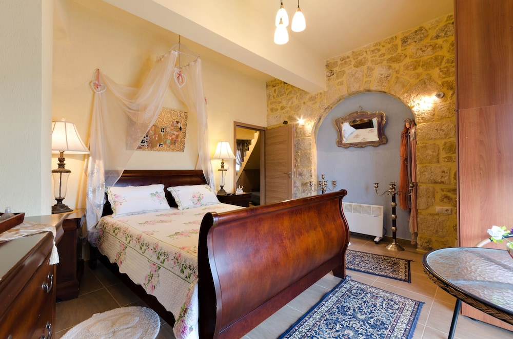 Traditional House (Miron) photo 1