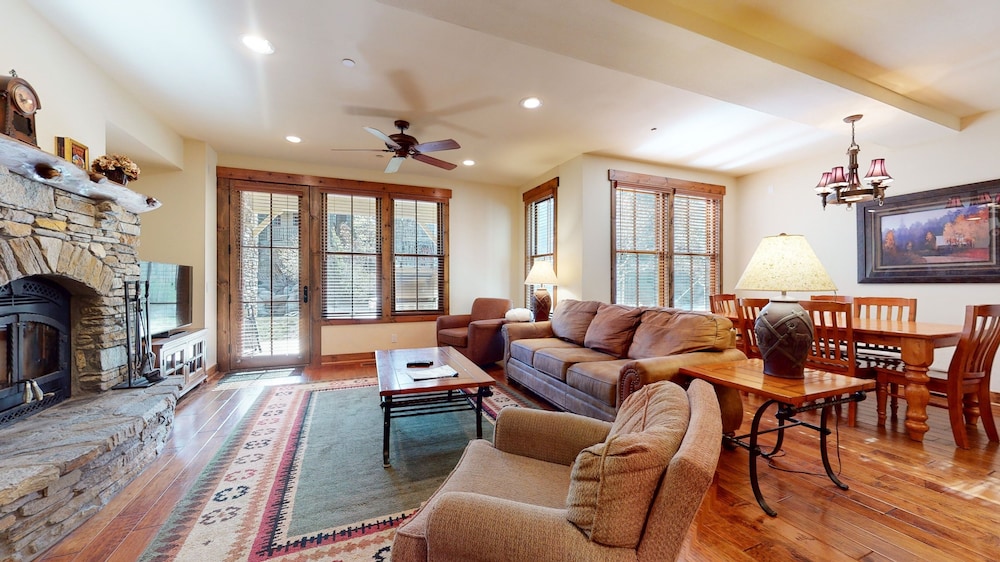 Condo, 2 Bedrooms