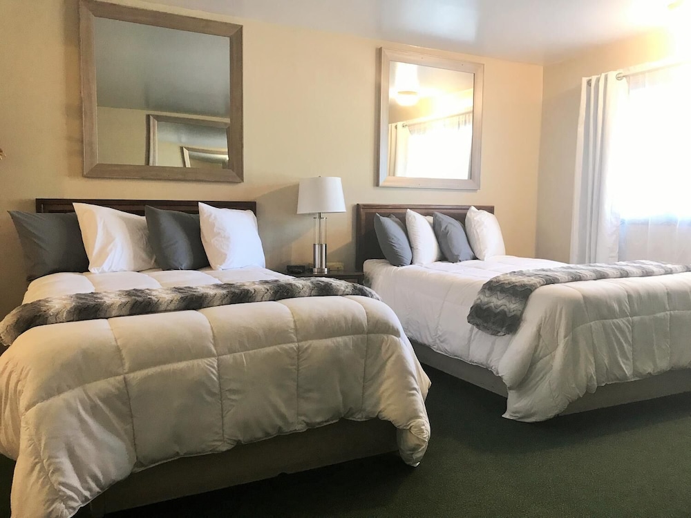 Standard Double Room, 2 Queen Beds, Non Smoking photo 3