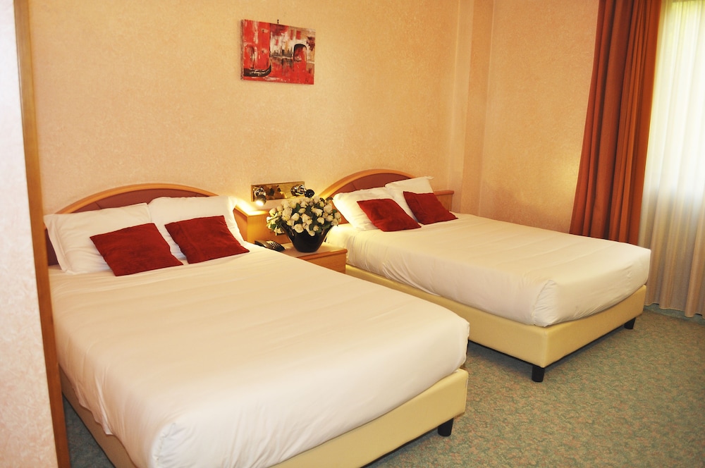 Economy Quadruple Room photo 3