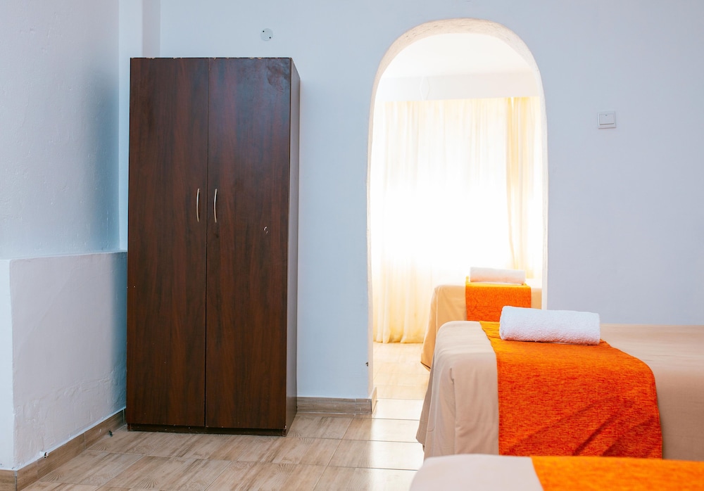 Economy Triple Room, 3 Twin Beds photo 3