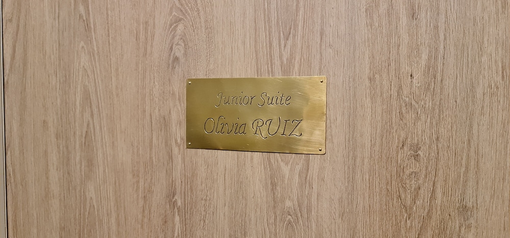 Standard Suite, City View - Photo 10