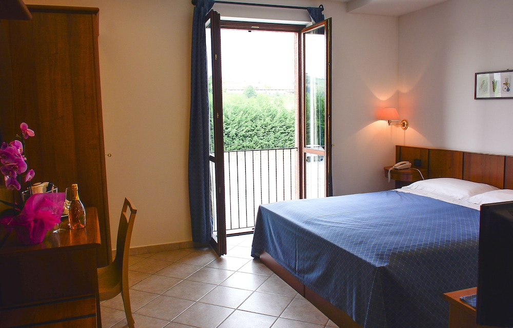 Double or Twin Room photo 2
