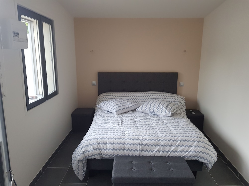 Family Room, Garden View - Photo 1