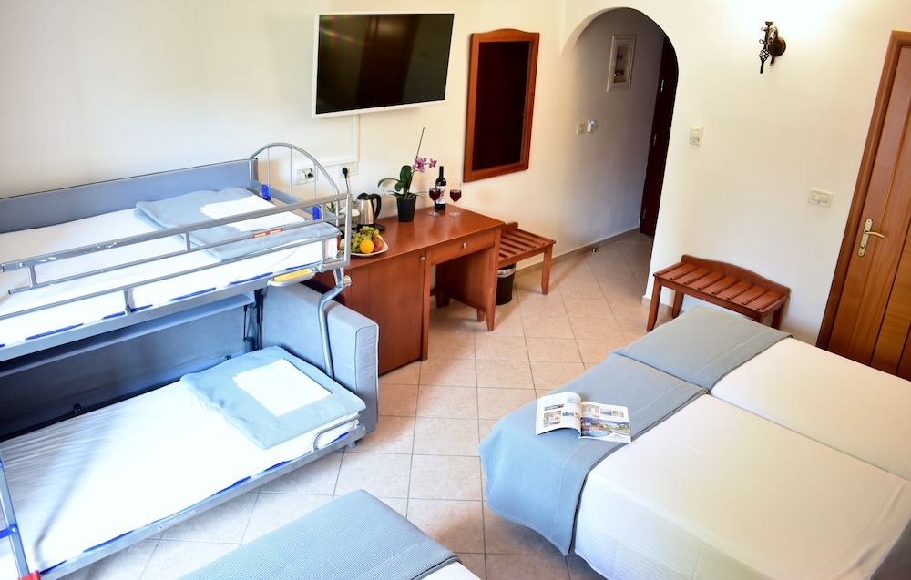 Family Room (5 beds)
