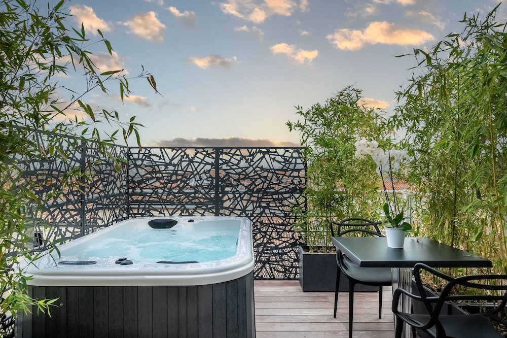 Suite, 1 King Bed, Hot Tub