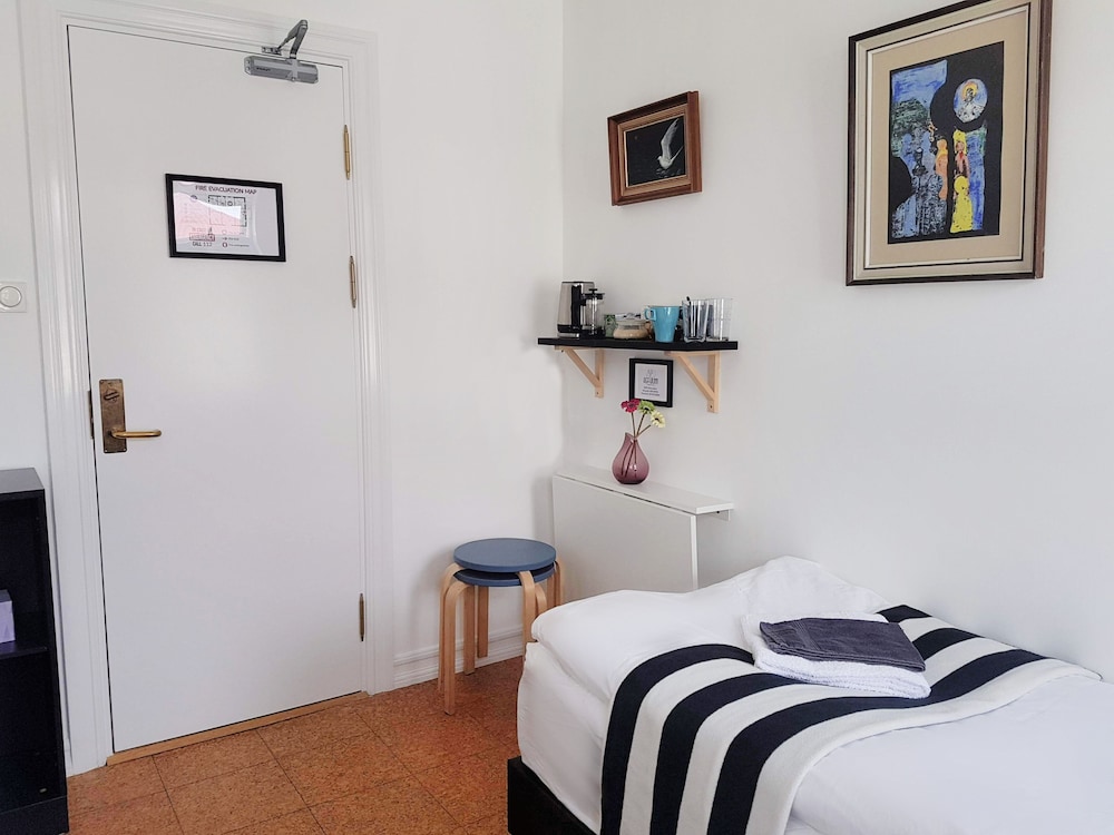 Standard Twin Room - Photo 2