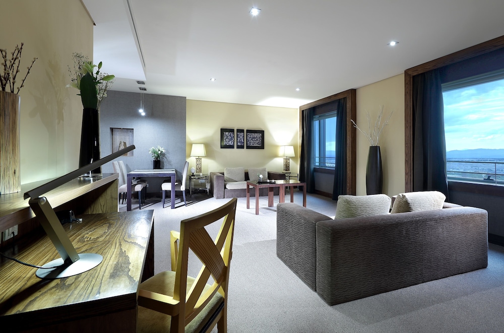 Premium Suite - Photo 1