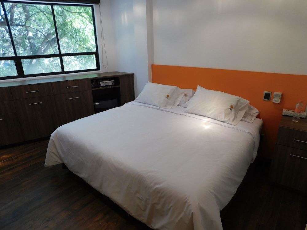Deluxe Double Room, 1 King Bed, Non Smoking, City View photo 2