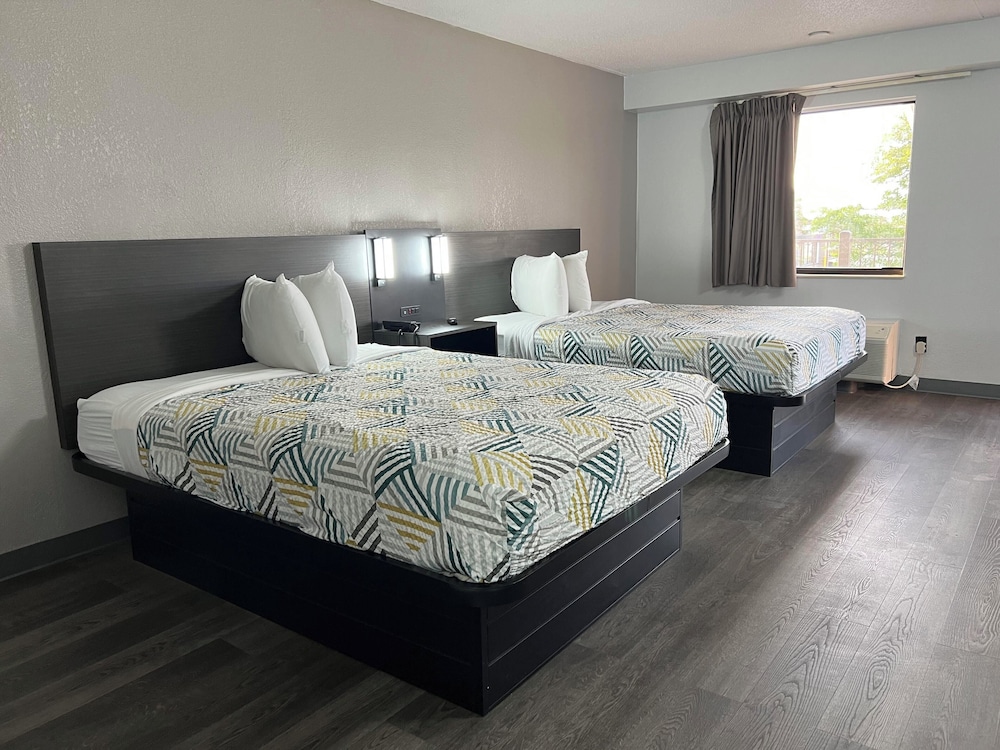 Deluxe Room, 2 Double Beds, Non Smoking, Refrigerator & Microwave photo 2