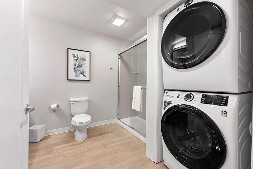 Studio Suite, 1 Queen Bed, Mobility Accessible, Bathtub - Photo 8