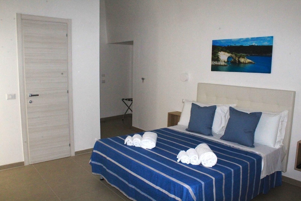 Classic Room, 1 Double Bed, Partial Sea View