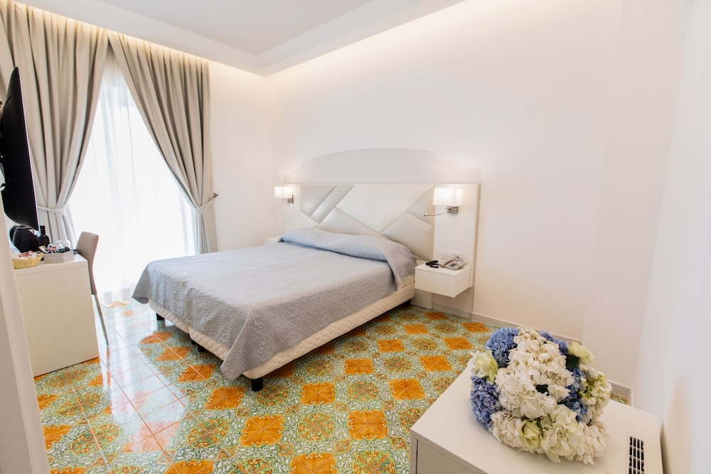 Deluxe Double Room, Balcony, Sea View photo 2