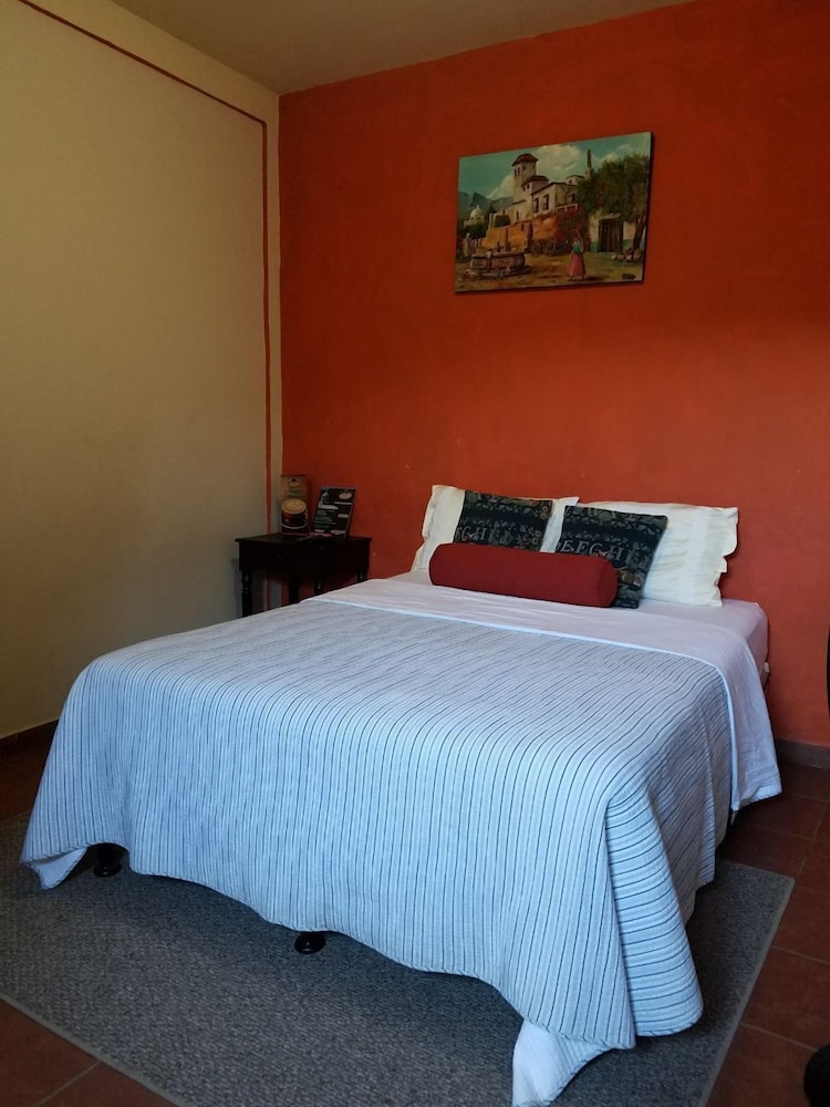 Basic Single Room, 1 Double Bed, Non Smoking, Private Bathroom photo 1