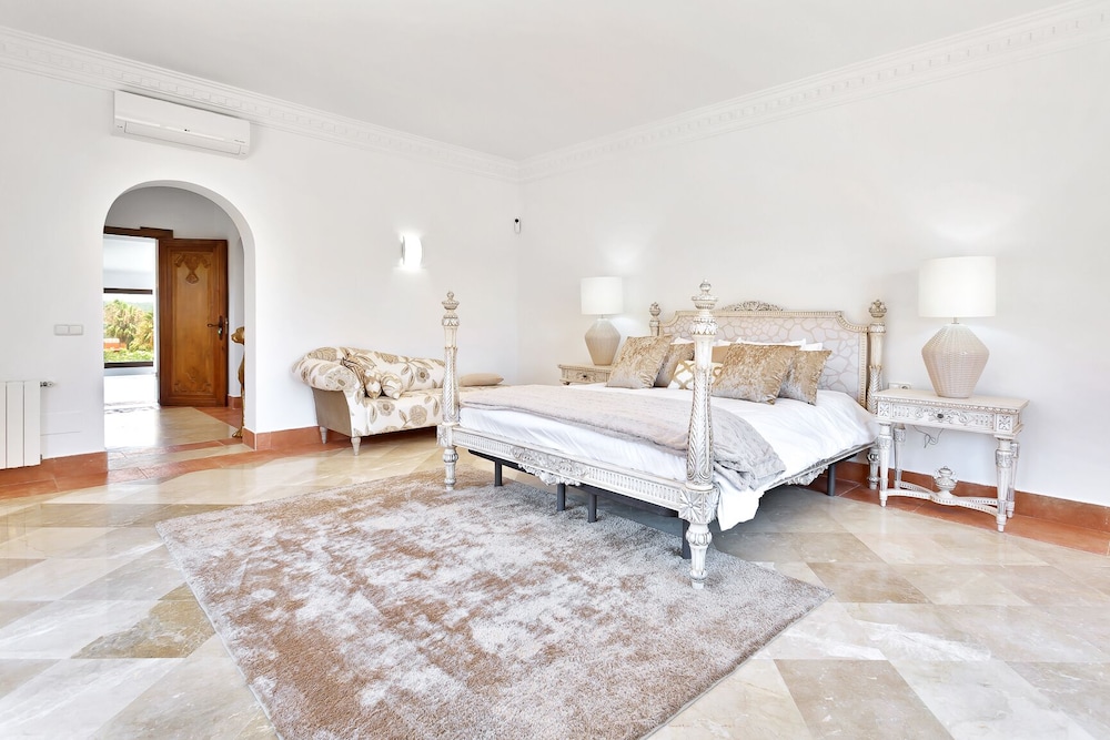 Luxury Villa photo 3