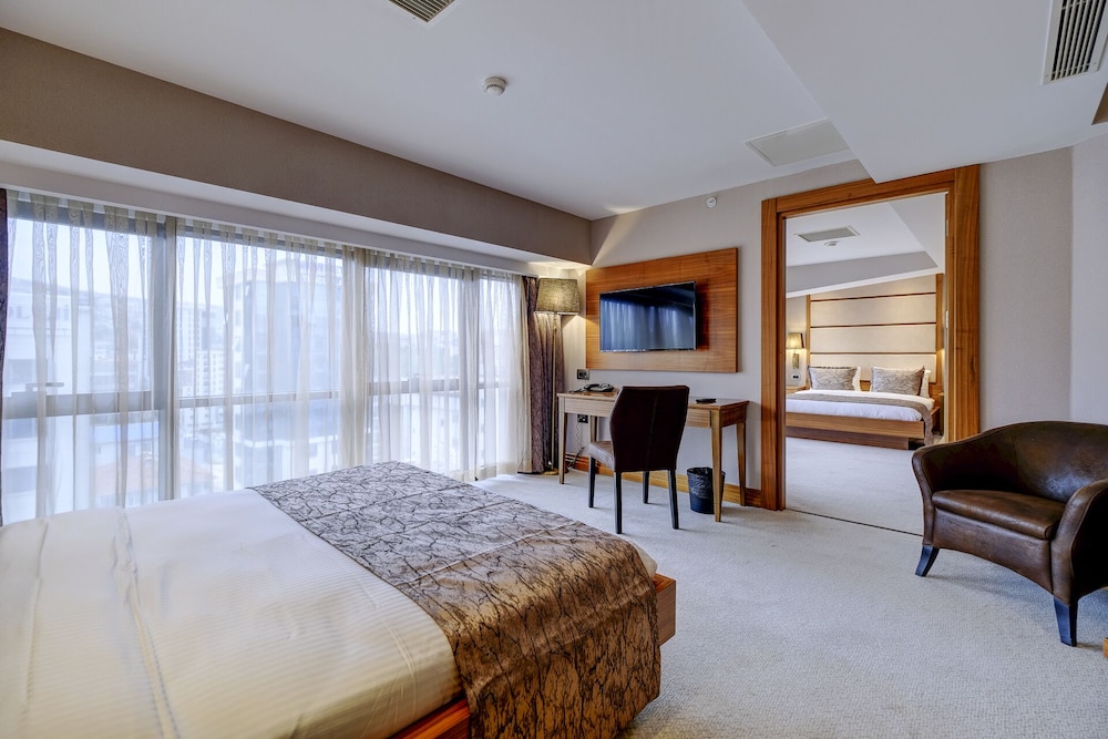 Family Suite, Multiple Beds photo 3