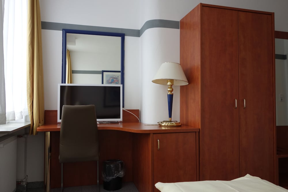 Basic Double Room, 1 Double Bed photo 3