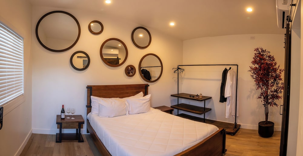 Queen Room, Vineyard View