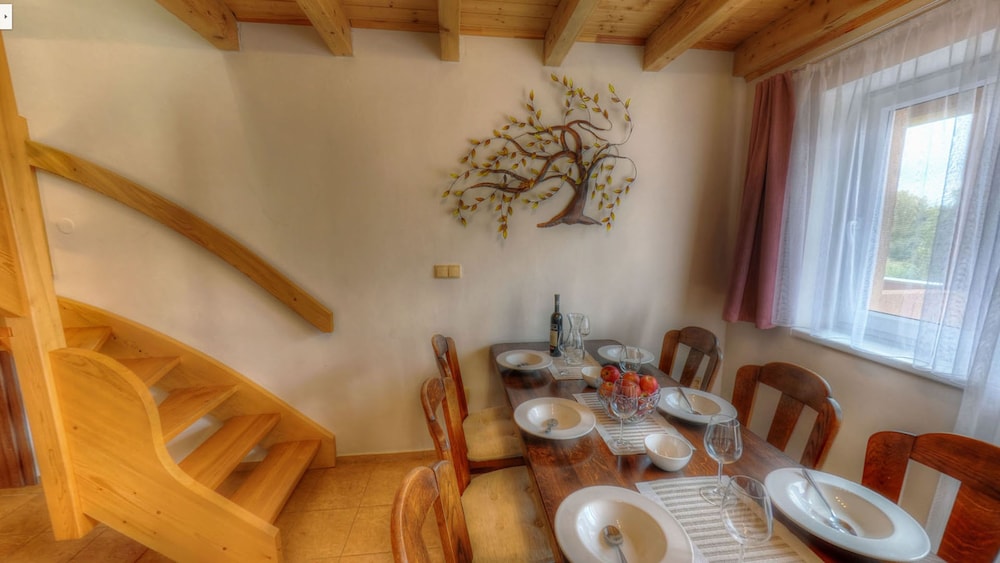 Duplex, 2 Bedrooms (Apt 3) photo 1