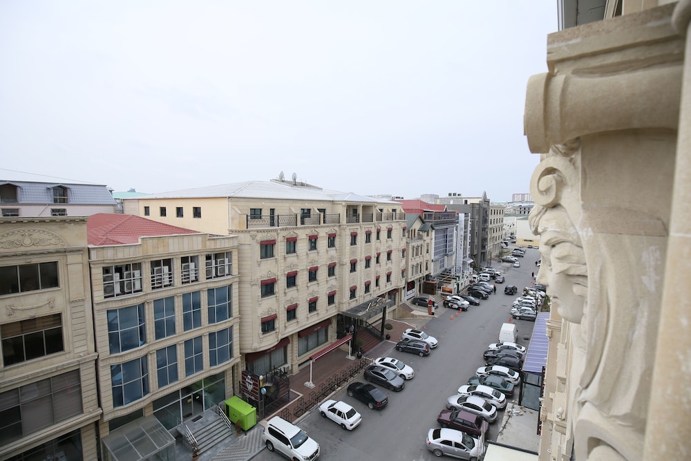 Superior Suite, Multiple Beds, Pool Access, City View photo 3