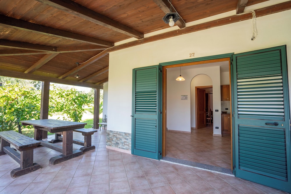 Standard Apartment, 2 Bedrooms, Terrace, Garden View photo 2