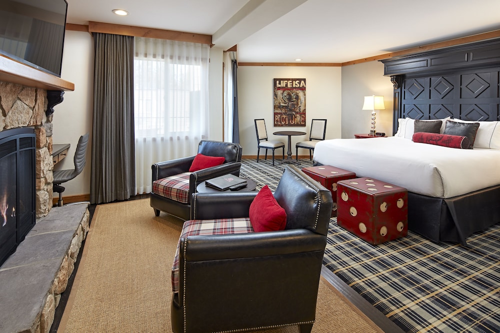 Premier Room, 1 King Bed, Accessible - Photo 1